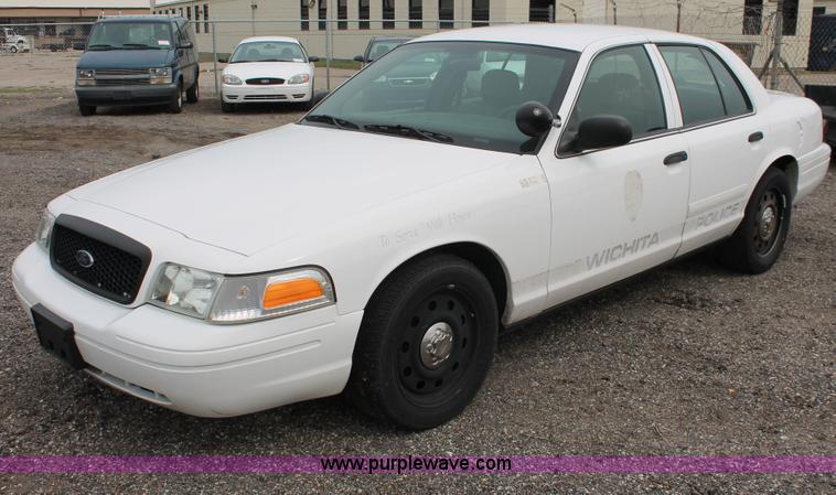 image for item D8186 2006 Ford Crown Victoria Police Interceptor