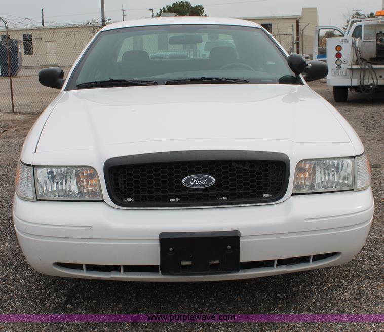image for item D8186 2006 Ford Crown Victoria Police Interceptor