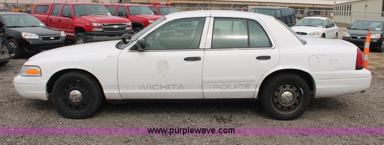 image for item D8186 2006 Ford Crown Victoria Police Interceptor