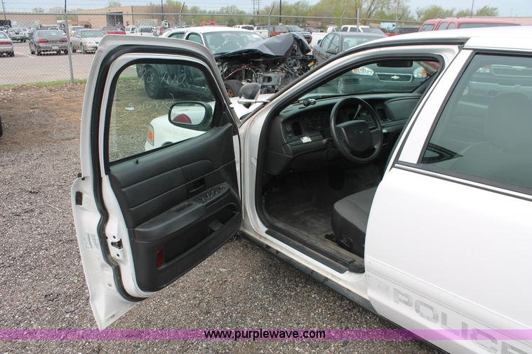 image for item D8186 2006 Ford Crown Victoria Police Interceptor