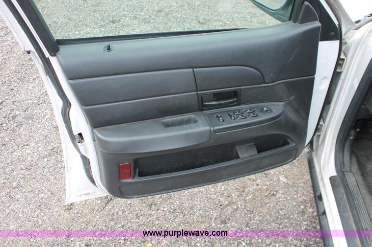image for item D8186 2006 Ford Crown Victoria Police Interceptor