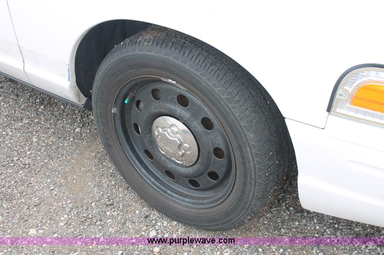 image for item D8186 2006 Ford Crown Victoria Police Interceptor