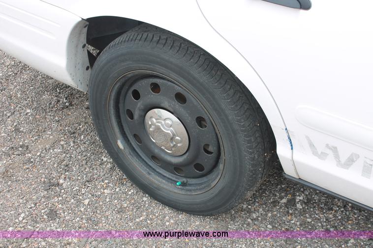 image for item D8186 2006 Ford Crown Victoria Police Interceptor