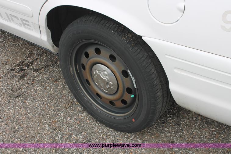 image for item D8186 2006 Ford Crown Victoria Police Interceptor