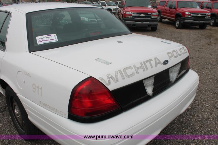 image for item D8186 2006 Ford Crown Victoria Police Interceptor