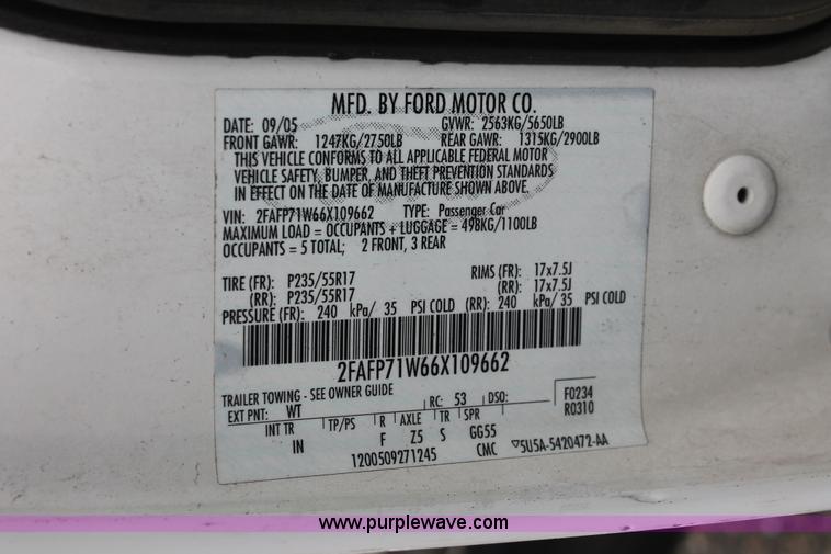 image for item D8186 2006 Ford Crown Victoria Police Interceptor