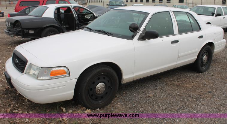 image for item D8187 2006 Ford Crown Victoria Police Interceptor