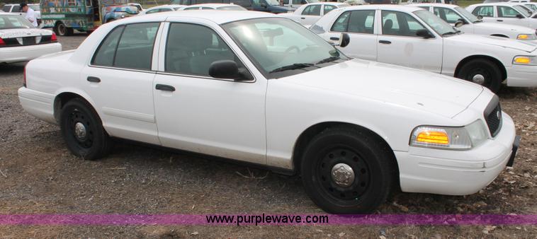 image for item D8187 2006 Ford Crown Victoria Police Interceptor