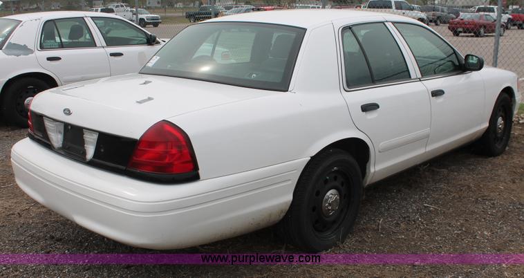 image for item D8187 2006 Ford Crown Victoria Police Interceptor