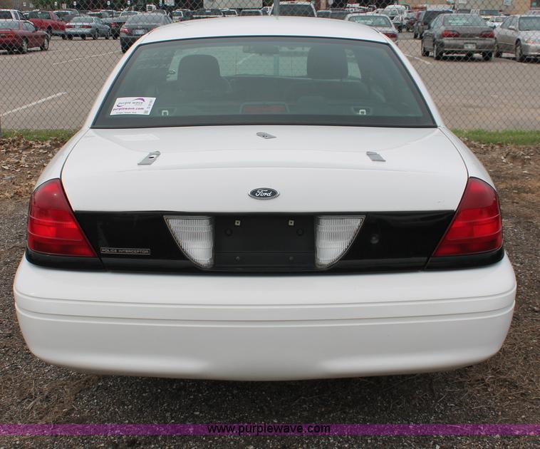 image for item D8187 2006 Ford Crown Victoria Police Interceptor