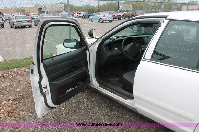image for item D8187 2006 Ford Crown Victoria Police Interceptor