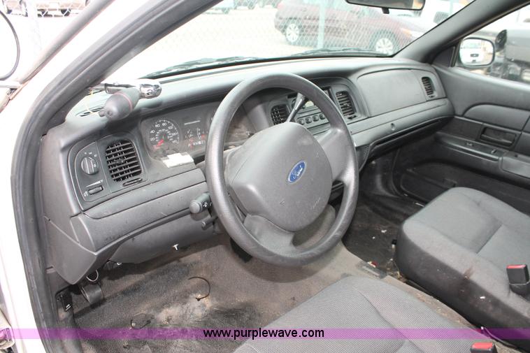 image for item D8187 2006 Ford Crown Victoria Police Interceptor