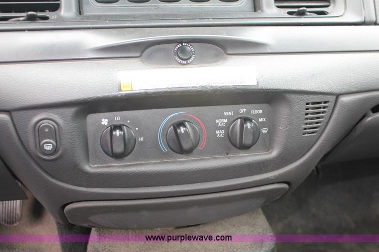 image for item D8187 2006 Ford Crown Victoria Police Interceptor