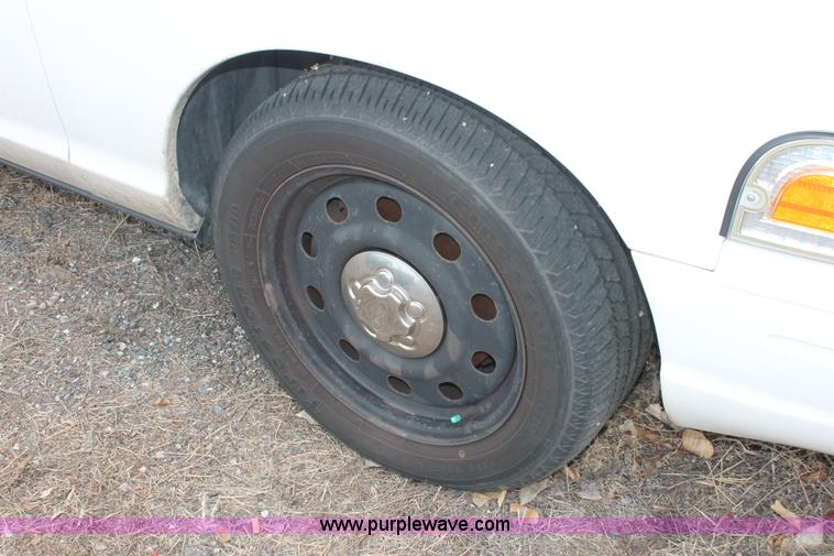 image for item D8187 2006 Ford Crown Victoria Police Interceptor