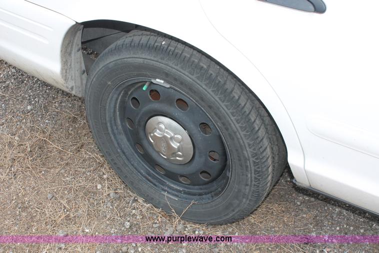 image for item D8187 2006 Ford Crown Victoria Police Interceptor