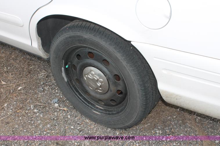 image for item D8187 2006 Ford Crown Victoria Police Interceptor