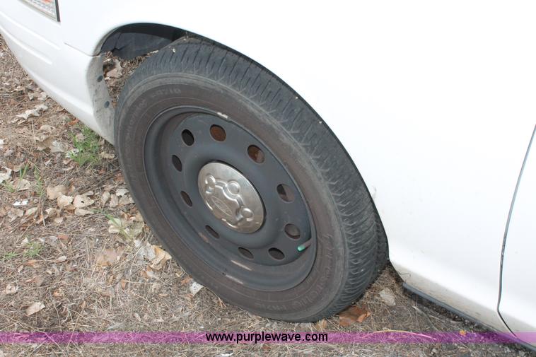 image for item D8187 2006 Ford Crown Victoria Police Interceptor