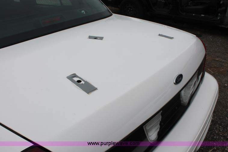 image for item D8187 2006 Ford Crown Victoria Police Interceptor