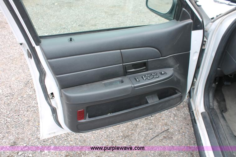 image for item D8188 2006 Ford Crown Victoria Police Interceptor