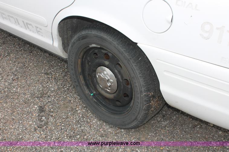 image for item D8188 2006 Ford Crown Victoria Police Interceptor