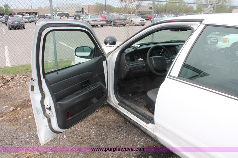 image for item D8189 2006 Ford Crown Victoria Police Interceptor