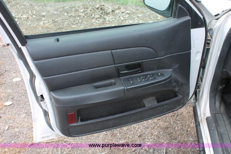 image for item D8189 2006 Ford Crown Victoria Police Interceptor