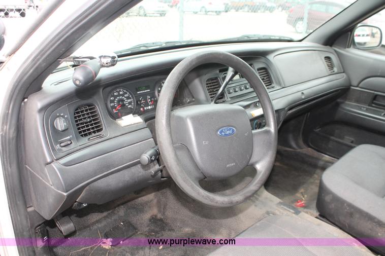 image for item D8189 2006 Ford Crown Victoria Police Interceptor