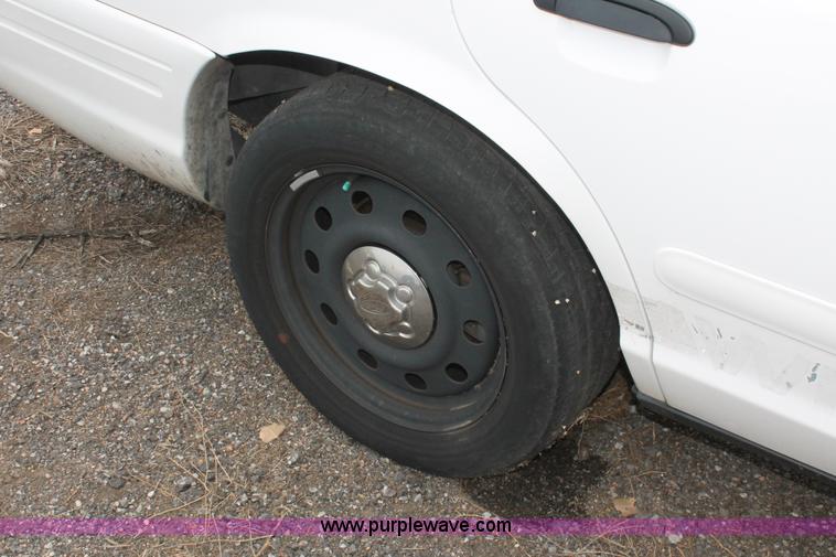 image for item D8189 2006 Ford Crown Victoria Police Interceptor