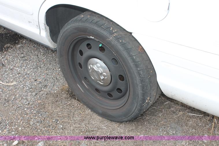 image for item D8189 2006 Ford Crown Victoria Police Interceptor