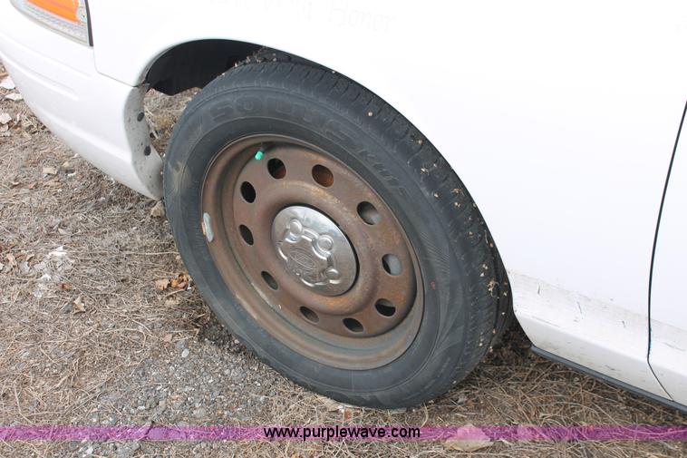 image for item D8189 2006 Ford Crown Victoria Police Interceptor