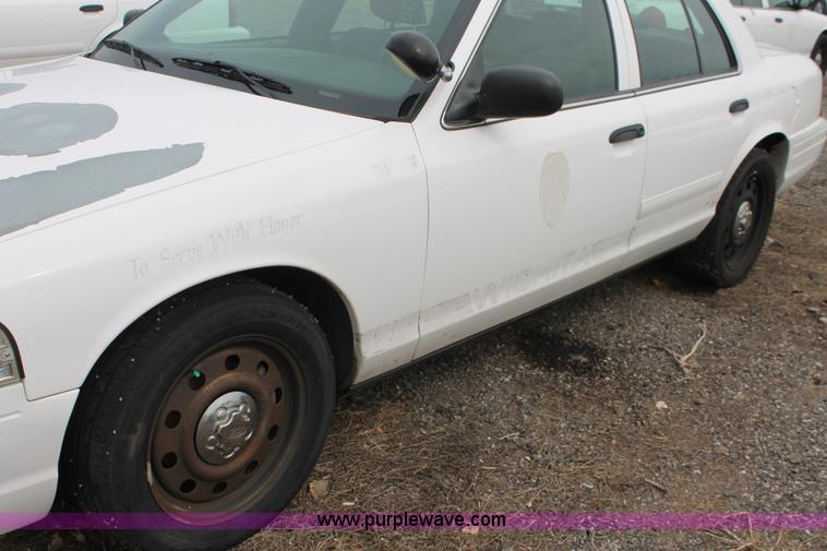 image for item D8189 2006 Ford Crown Victoria Police Interceptor