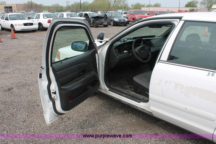 image for item D8190 2006 Ford Crown Victoria Police Interceptor