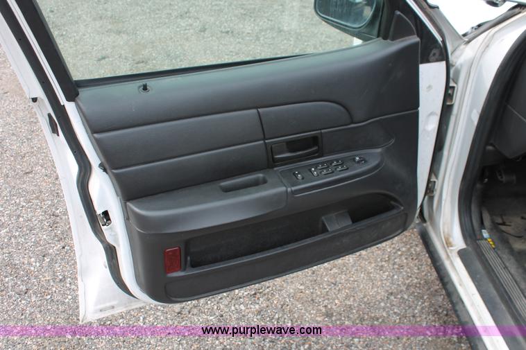 image for item D8190 2006 Ford Crown Victoria Police Interceptor