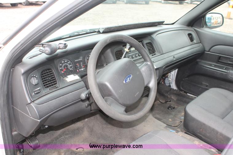 image for item D8190 2006 Ford Crown Victoria Police Interceptor