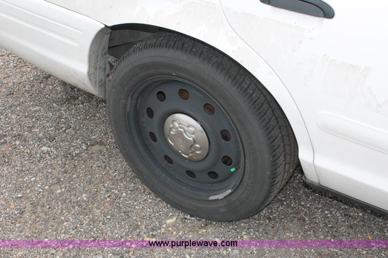 image for item D8190 2006 Ford Crown Victoria Police Interceptor
