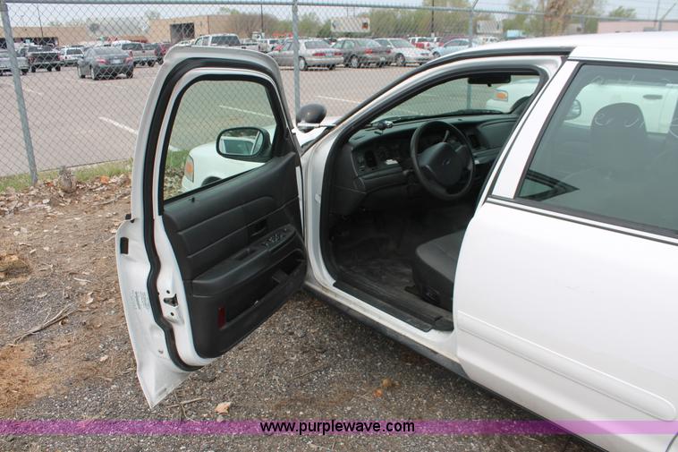 image for item D8191 2006 Ford Crown Victoria Police Interceptor