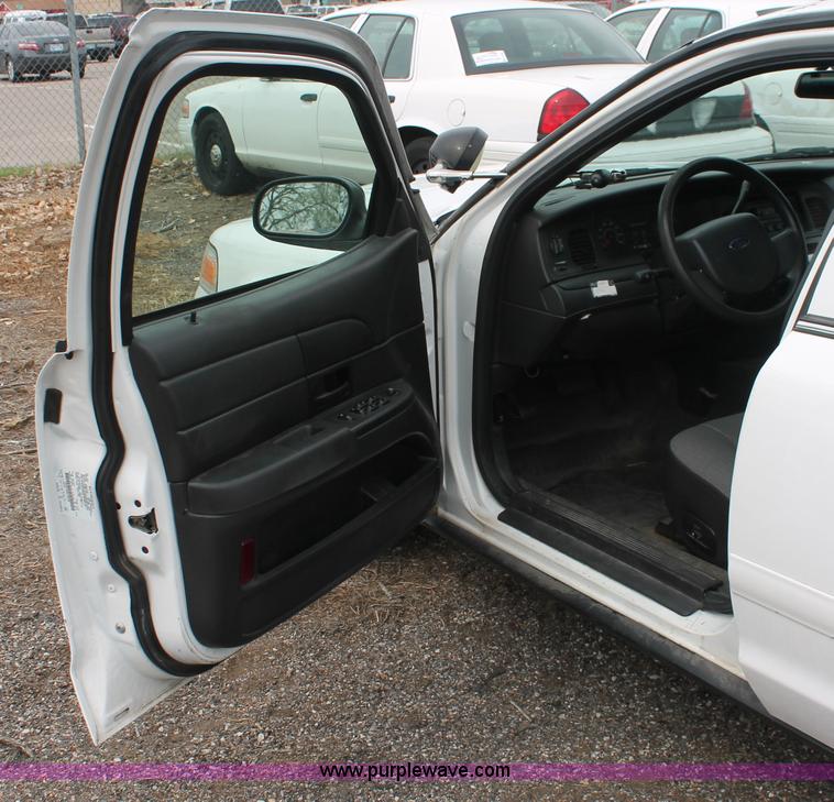 image for item D8192 2006 Ford Crown Victoria Police Interceptor