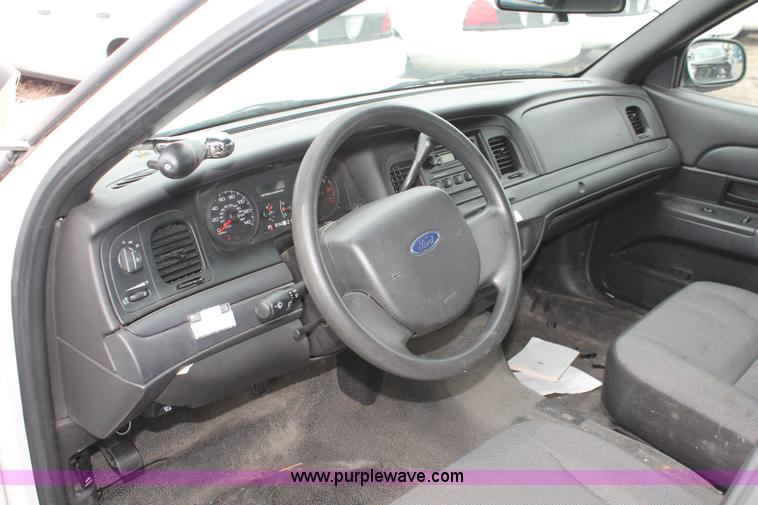 image for item D8192 2006 Ford Crown Victoria Police Interceptor