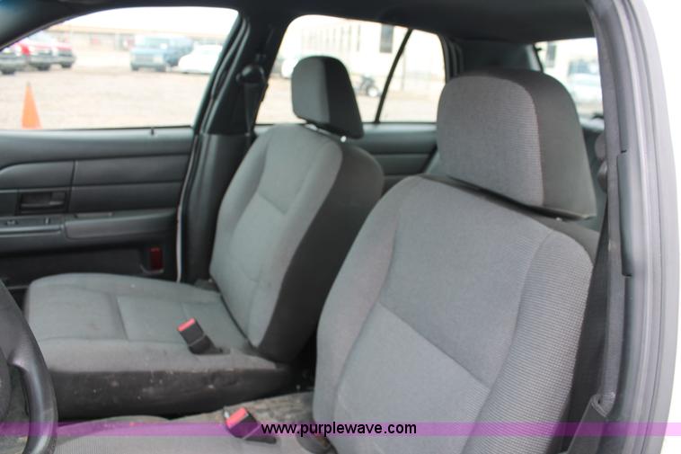 image for item D8192 2006 Ford Crown Victoria Police Interceptor
