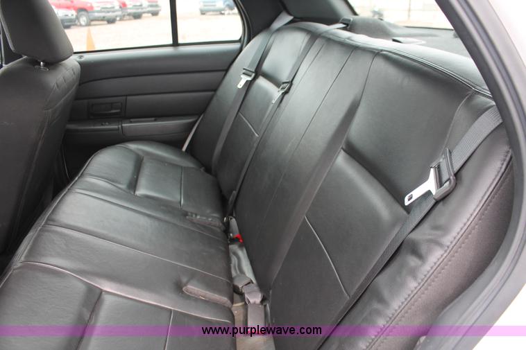 image for item D8192 2006 Ford Crown Victoria Police Interceptor