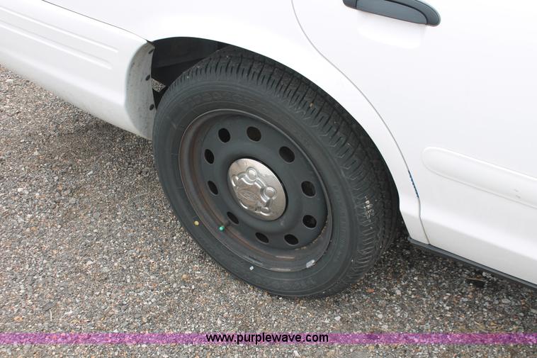 image for item D8192 2006 Ford Crown Victoria Police Interceptor