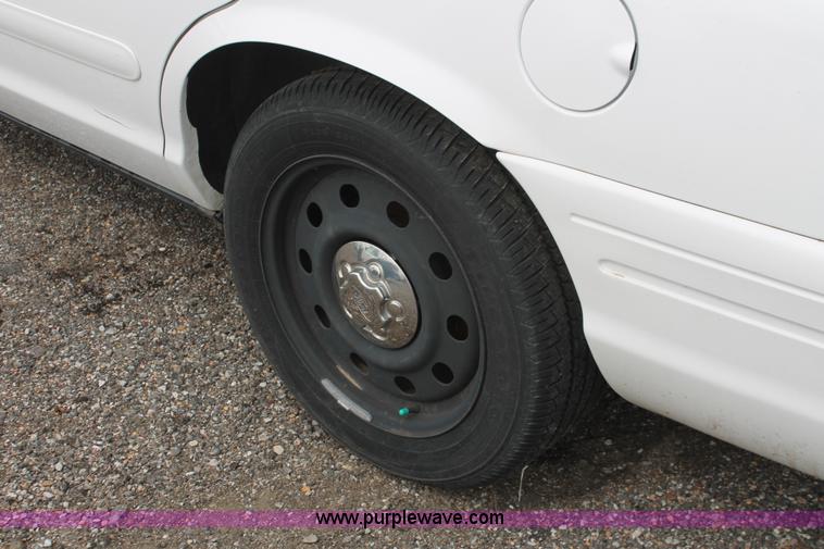 image for item D8192 2006 Ford Crown Victoria Police Interceptor