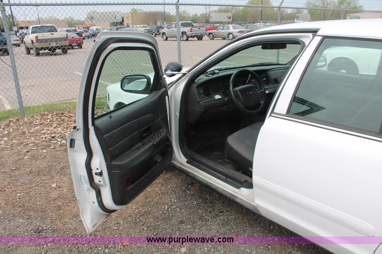 image for item D8193 2006 Ford Crown Victoria Police Interceptor