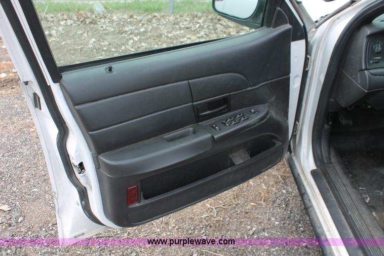 image for item D8193 2006 Ford Crown Victoria Police Interceptor
