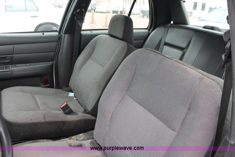 image for item D8193 2006 Ford Crown Victoria Police Interceptor