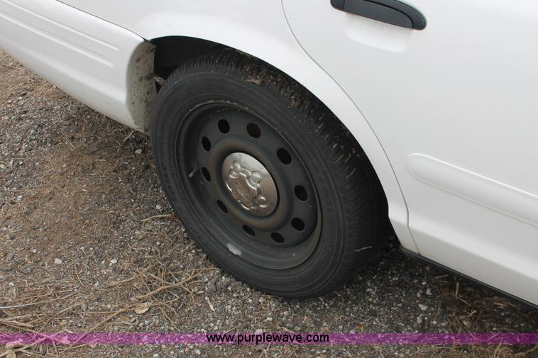 image for item D8193 2006 Ford Crown Victoria Police Interceptor