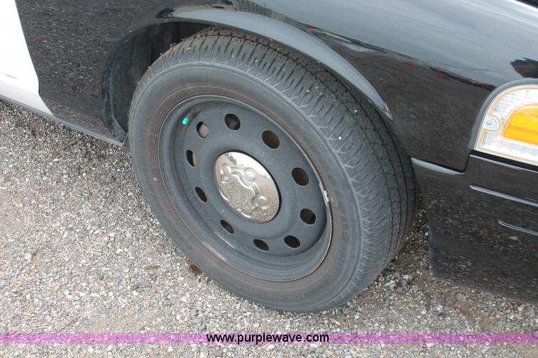 image for item D8194 2008 Ford Crown Victoria Police Interceptor