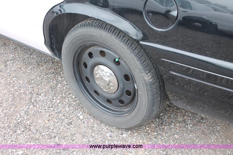 image for item D8194 2008 Ford Crown Victoria Police Interceptor