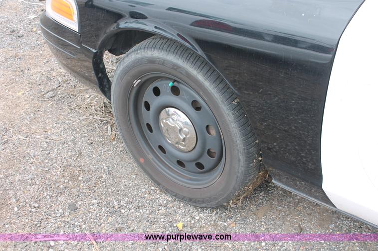 image for item D8194 2008 Ford Crown Victoria Police Interceptor