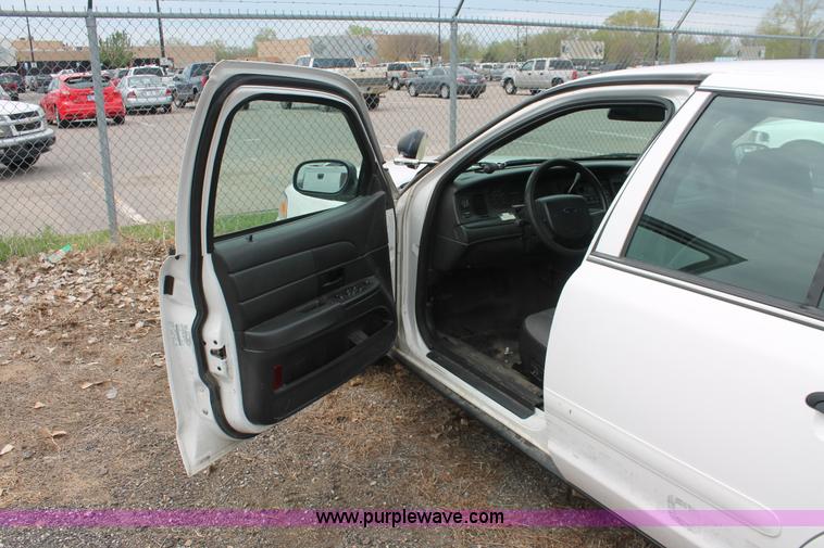 image for item D8195 2006 Ford Crown Victoria Police Interceptor